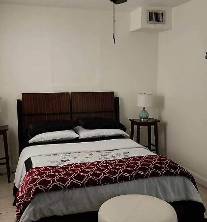 Leo Guest House Hollywood Bagian luar foto