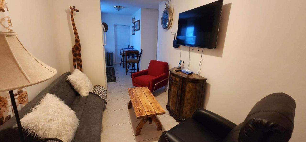 Leo Guest House Hollywood Bagian luar foto