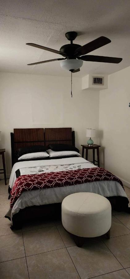 Leo Guest House Hollywood Bagian luar foto
