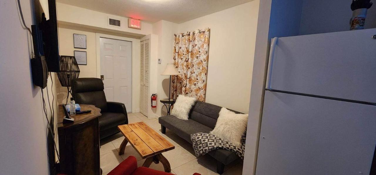Leo Guest House Hollywood Bagian luar foto